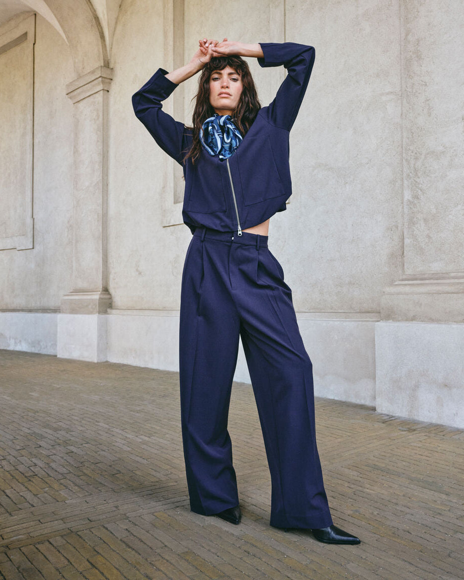 Modelshot / Salute Navy / Detail